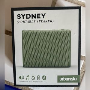 New Urbanista Sydney Speaker in Olive Green